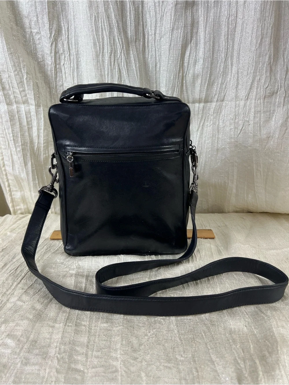 Vintage Perlina Black Leather Organizer Tablet Crossbody Messenger Travel Bag